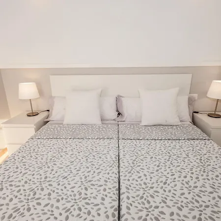 Vanesa Luxury Private With A Heated Pool, 4 Bedrooms And 4 Bathrooms 빌라