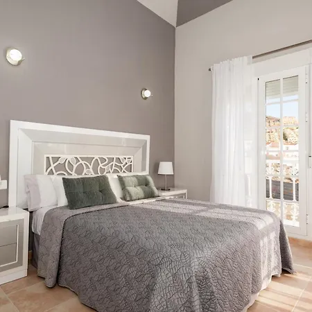 빌라 Vanesa Luxury Private With A Heated Pool, 4 Bedrooms And 4 Bathrooms *