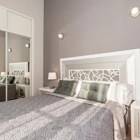 Vanesa Luxury Private With A Heated Pool, 4 Bedrooms And 4 Bathrooms 빌라 아데제