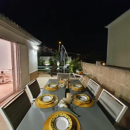 Vanesa Luxury Private With A Heated Pool, 4 Bedrooms And 4 Bathrooms 아데제