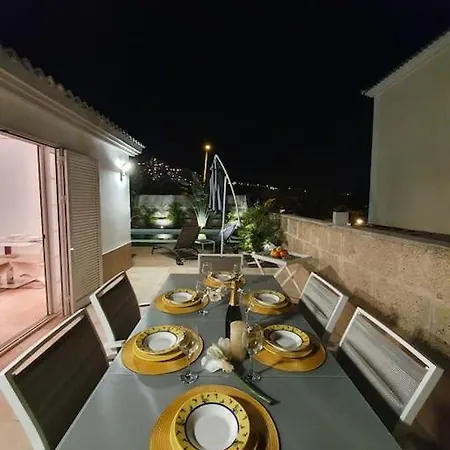 Vanesa Luxury Private With A Heated Pool, 4 Bedrooms And 4 Bathrooms * 아데제