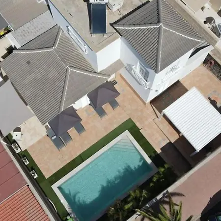 Vanesa Luxury Private With A Heated Pool, 4 Bedrooms And 4 Bathrooms