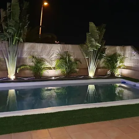 빌라 Vanesa Luxury Private With A Heated Pool, 4 Bedrooms And 4 Bathrooms
