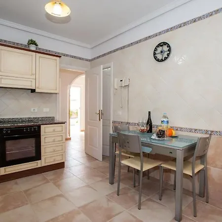 빌라 Vanesa Luxury Private With A Heated Pool, 4 Bedrooms And 4 Bathrooms