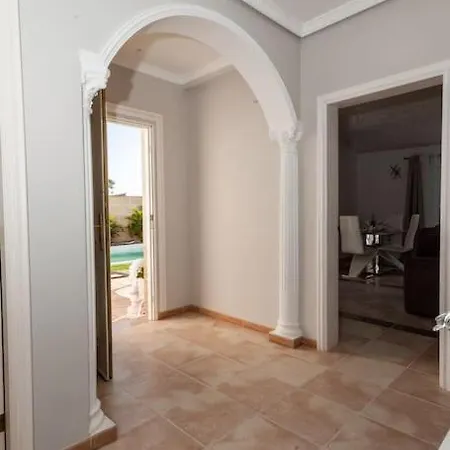 Vanesa Luxury Private With A Heated Pool, 4 Bedrooms And 4 Bathrooms * 아데제