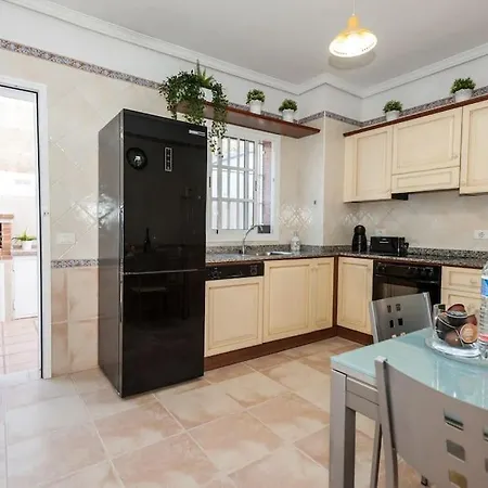 빌라 Vanesa Luxury Private With A Heated Pool, 4 Bedrooms And 4 Bathrooms