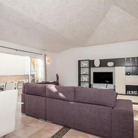 Vanesa Luxury Private With A Heated Pool, 4 Bedrooms And 4 Bathrooms 빌라 아데제
