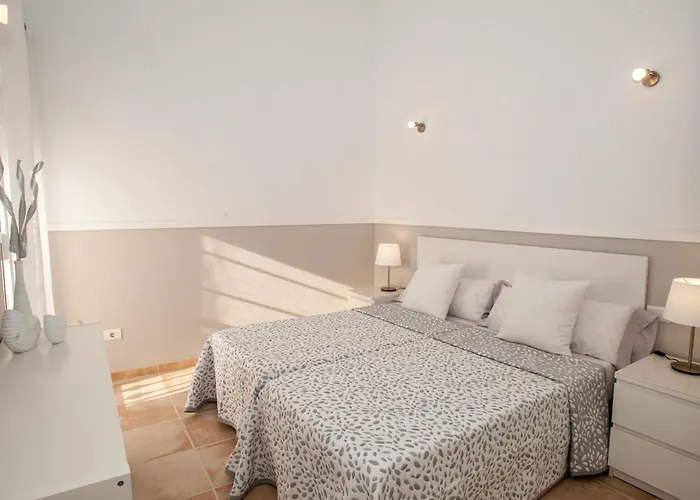 Vanesa Luxury Private With A Heated Pool, 4 Bedrooms And 4 Bathrooms * 阿德耶