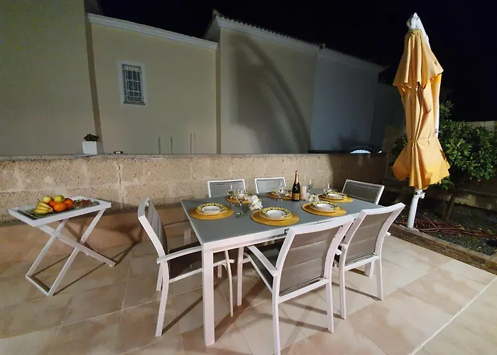 Vanesa Luxury Private With A Heated Pool, 4 Bedrooms And 4 Bathrooms 别墅 *