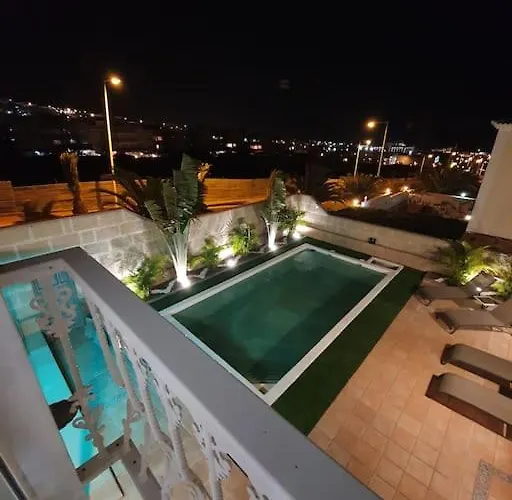 Vanesa Luxury Private With A Heated Pool, 4 Bedrooms And 4 Bathrooms * 阿德耶
