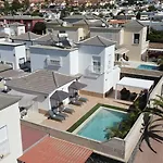 Вилла Vanesa Luxury Private With A Heated Pool, 4 Bedrooms And 4 Bathrooms
