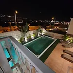 Vanesa Luxury Private With A Heated Pool, 4 Bedrooms And 4 Bathrooms * Адехе