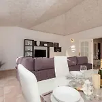 Vanesa Luxury Private With A Heated Pool, 4 Bedrooms And 4 Bathrooms *