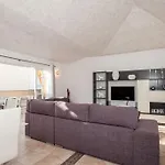Vanesa Luxury Private With A Heated Pool, 4 Bedrooms And 4 Bathrooms Вилла Адехе