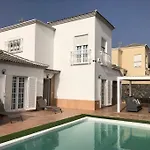 Vanesa Luxury Private With A Heated Pool, 4 Bedrooms And 4 Bathrooms