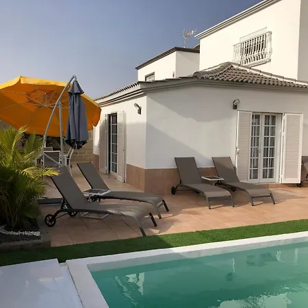 Villa Vanesa Luxury Private With A Heated Pool, 4 Bedrooms And 4 Bathrooms *