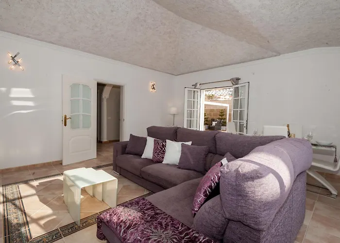 Villa Vanesa Luxury Private With A Heated Pool, 4 Bedrooms And 4 Bathrooms