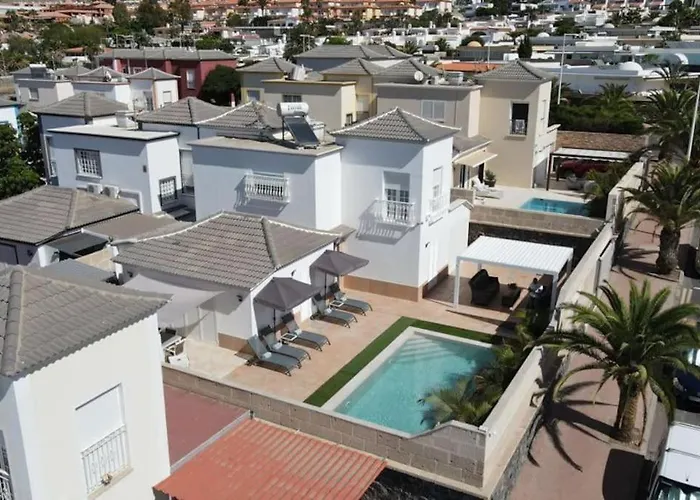Villa Vanesa Luxury Private With A Heated Pool, 4 Bedrooms And 4 Bathrooms *