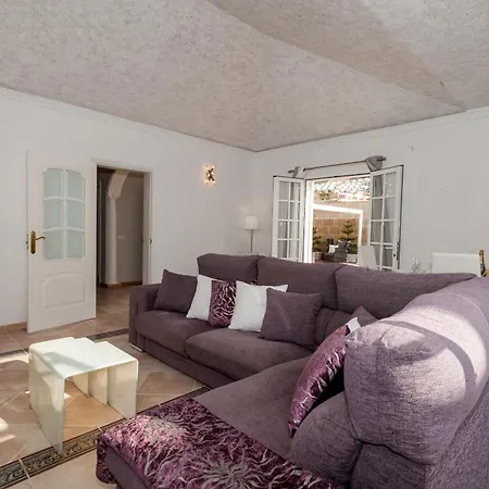 Villa Vanesa Luxury Private With A Heated Pool, 4 Bedrooms And 4 Bathrooms