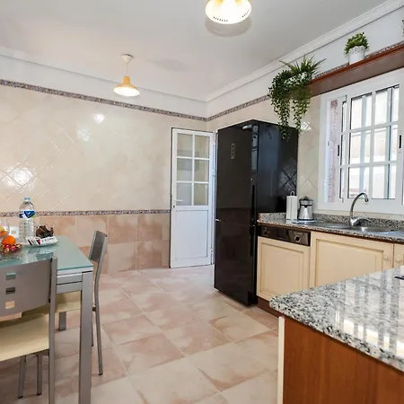 Vanesa Luxury Private With A Heated Pool, 4 Bedrooms And 4 Bathrooms *