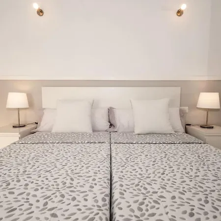 Vanesa Luxury Private With A Heated Pool, 4 Bedrooms And 4 Bathrooms *