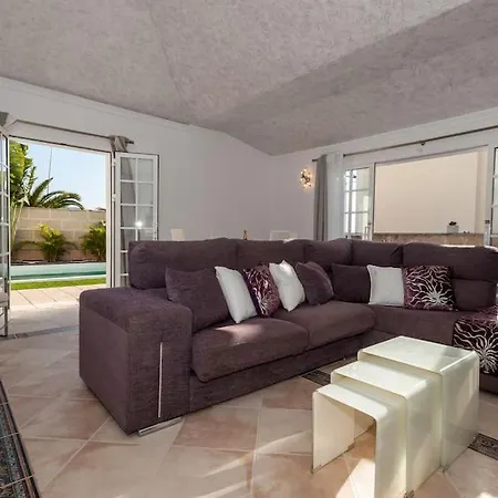 Villa Vanesa Luxury Private With A Heated Pool, 4 Bedrooms And 4 Bathrooms *