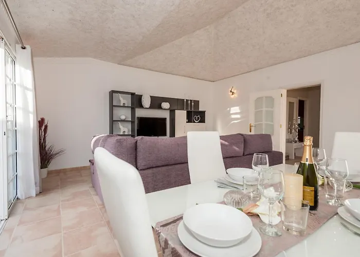 Villa Vanesa Luxury Private With A Heated Pool, 4 Bedrooms And 4 Bathrooms *