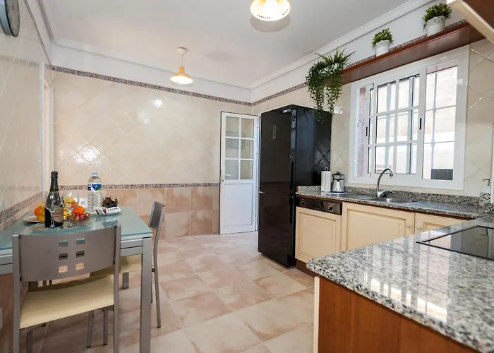 Vanesa Luxury Private With A Heated Pool, 4 Bedrooms And 4 Bathrooms *